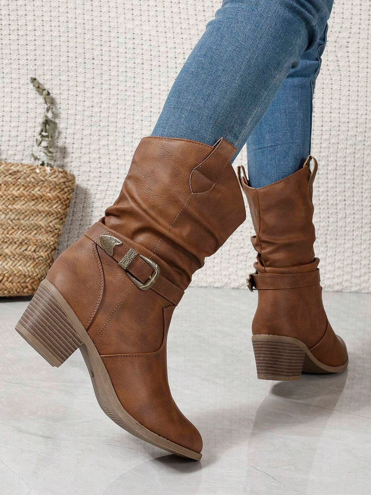 Freizeit-Reitstiefel mit Schnallenverzierung, wadenhoch