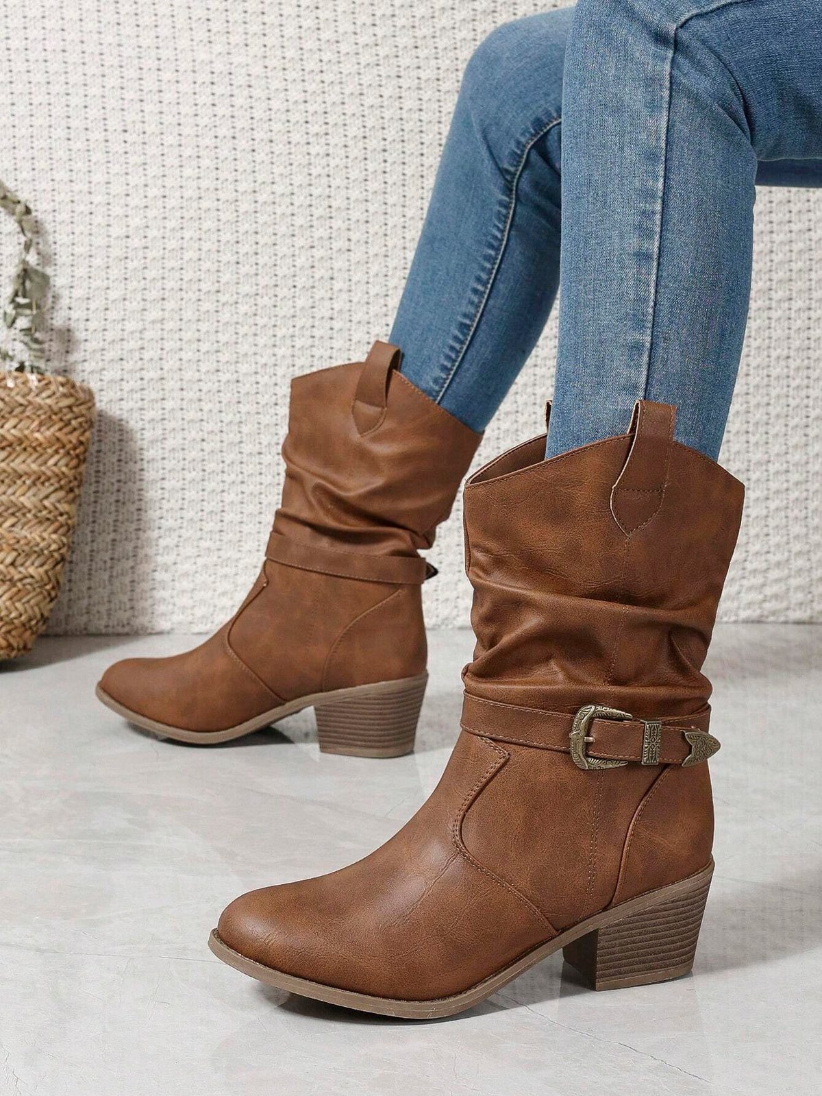 Freizeit-Reitstiefel mit Schnallenverzierung, wadenhoch