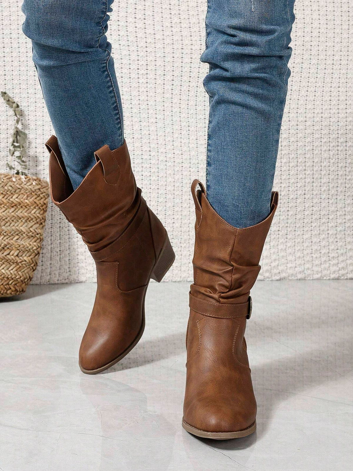 Freizeit-Reitstiefel mit Schnallenverzierung, wadenhoch