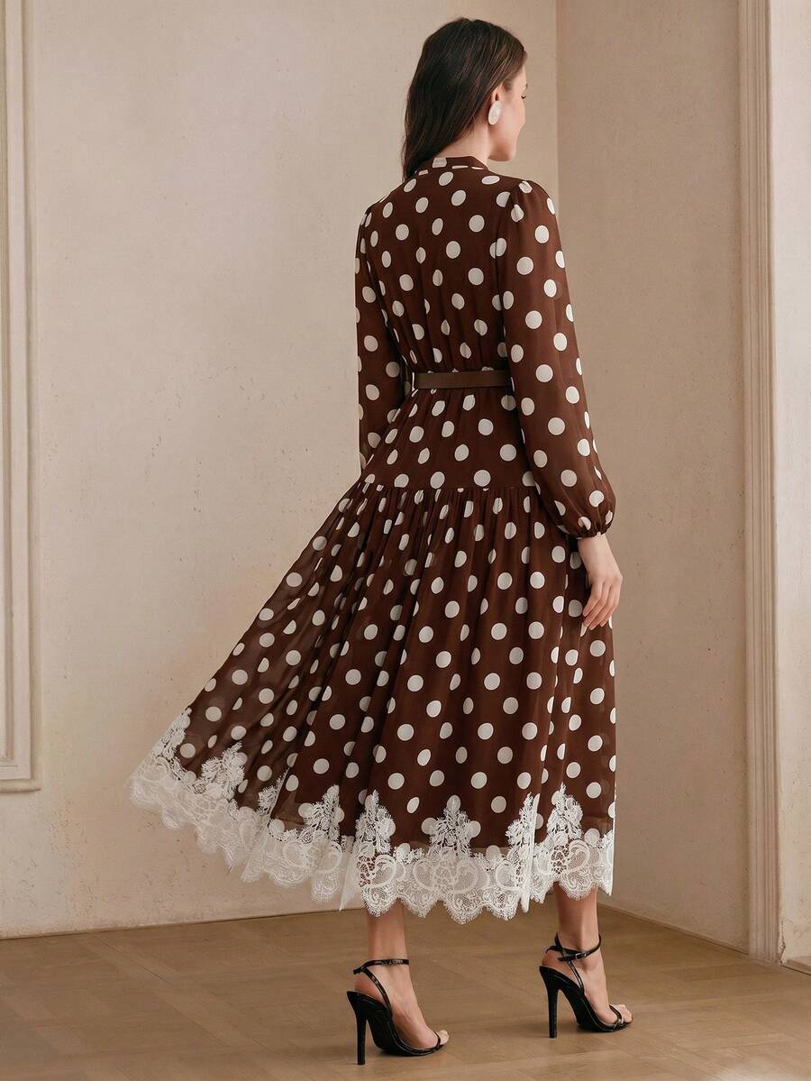 Elegantes Damen-Kleid aus Chiffon mit Polka-Dot-Muster, Spitzendetails und Bindegürtel