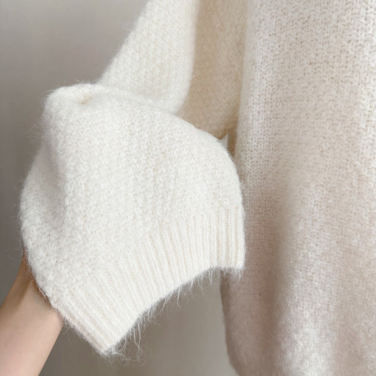 Schulterfreier weiter Pullover