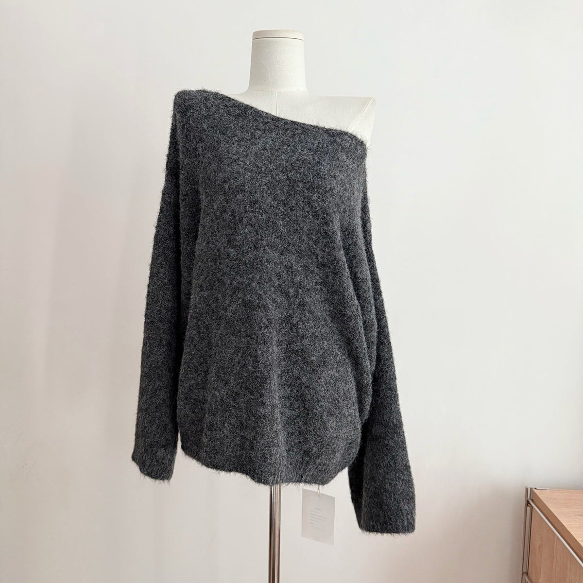 Schulterfreier weiter Pullover