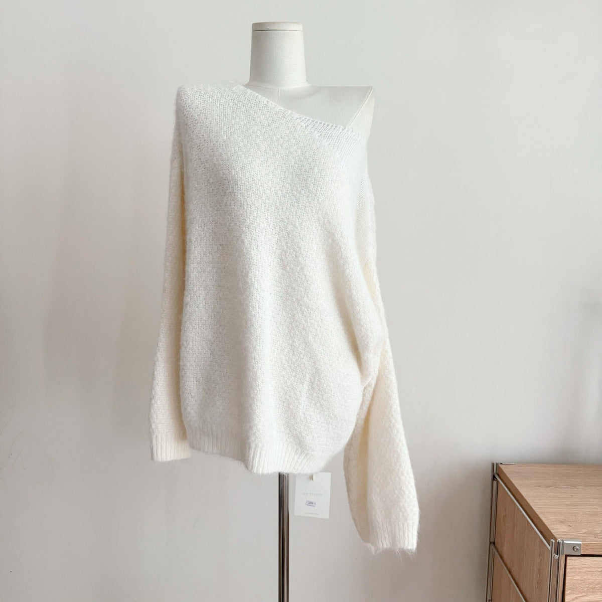 Schulterfreier weiter Pullover