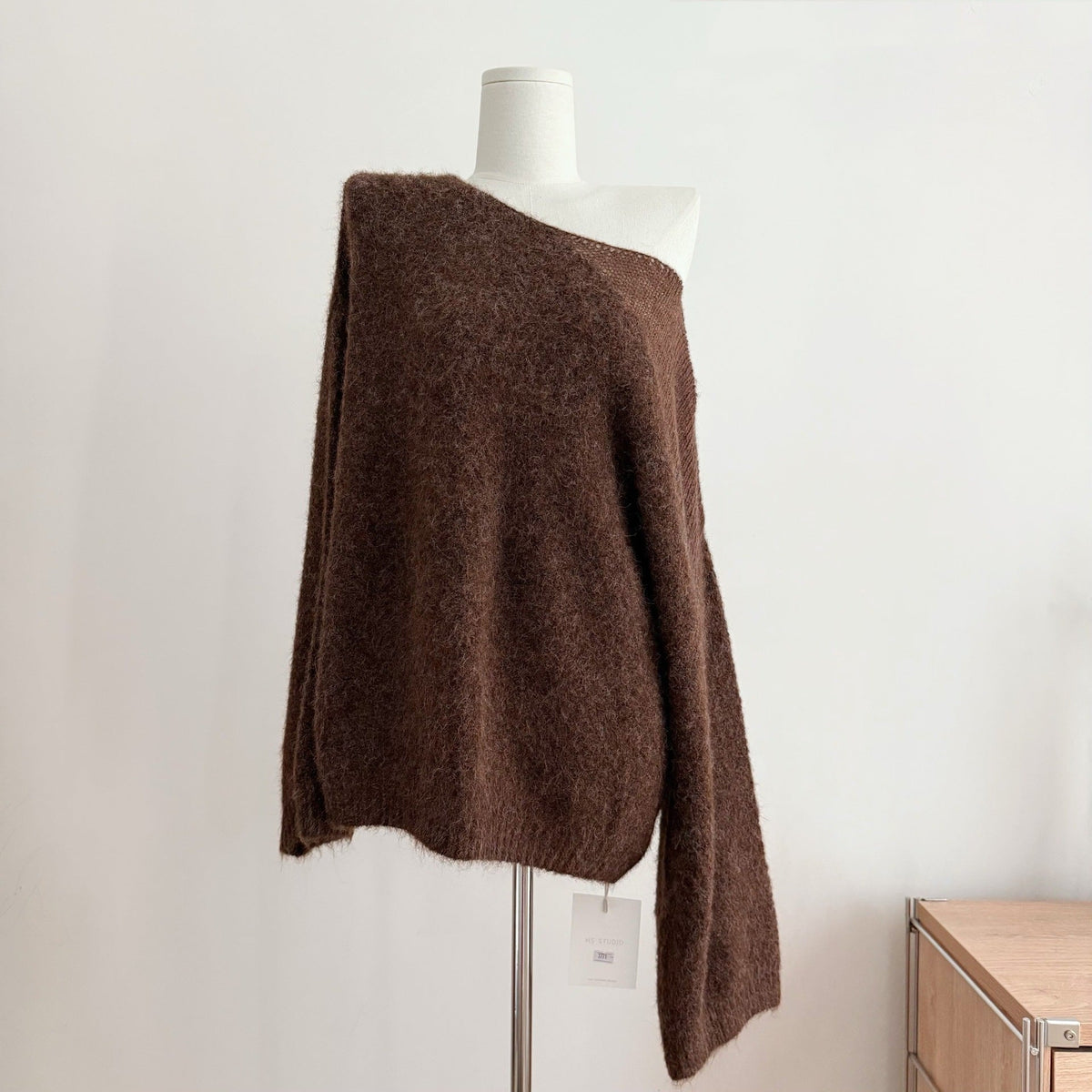 Schulterfreier weiter Pullover